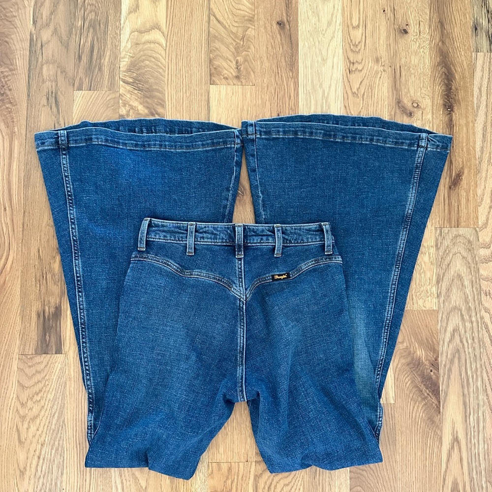 Wrangler Retro High Rise Trumpet Flare